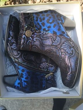 L'Artiste by Spring Step "Dessa" Booties in Navy Multi. Sz 41 (9.5)
